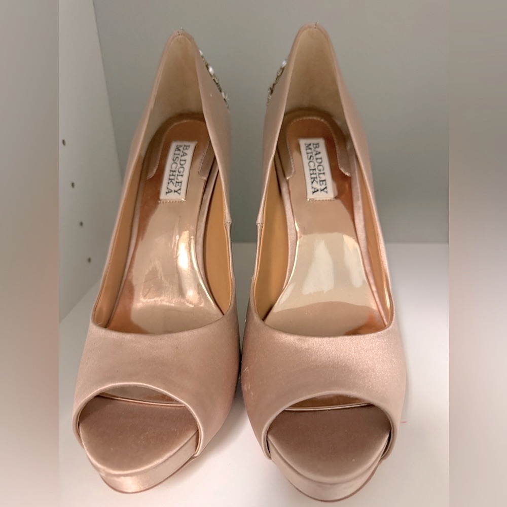 Badgley Mischka Blush Peep Toe Heels